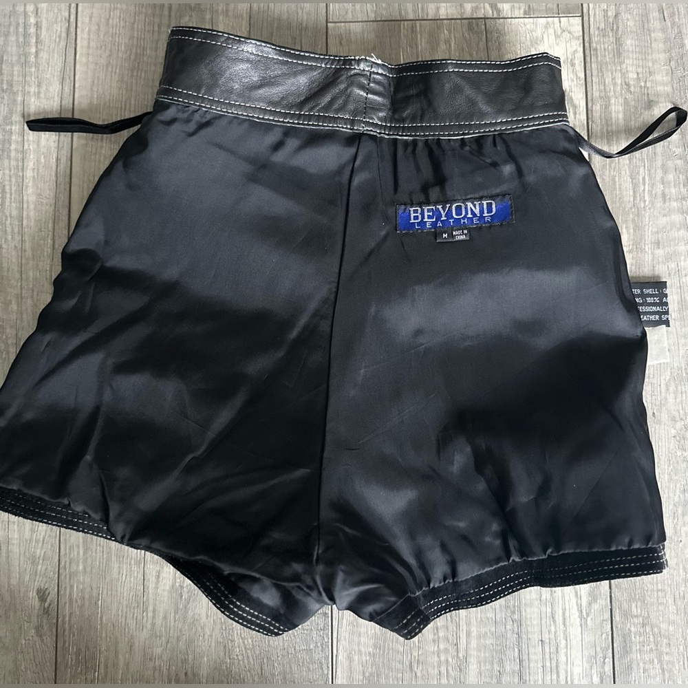 NWT Vintage Wilsons Leather Beyond Leather Black Leather & Suede Shorts - Picture 6 of 13